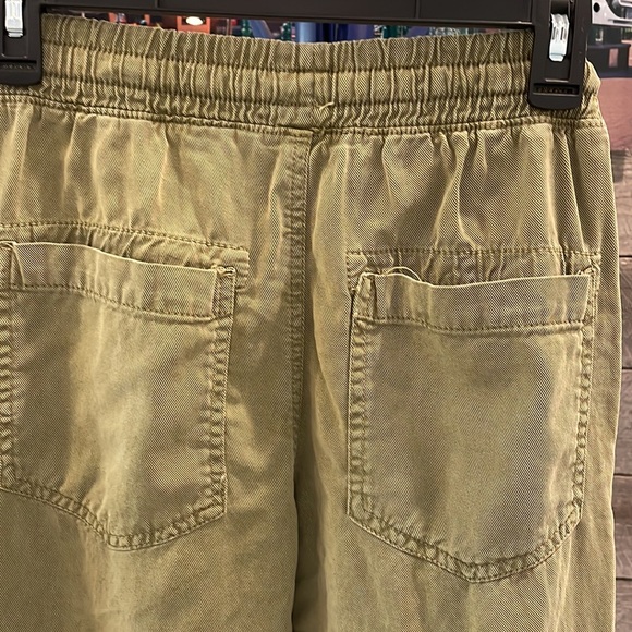 Zara size M olive green cuffed pants with elastic waist - Picture 4 of 6